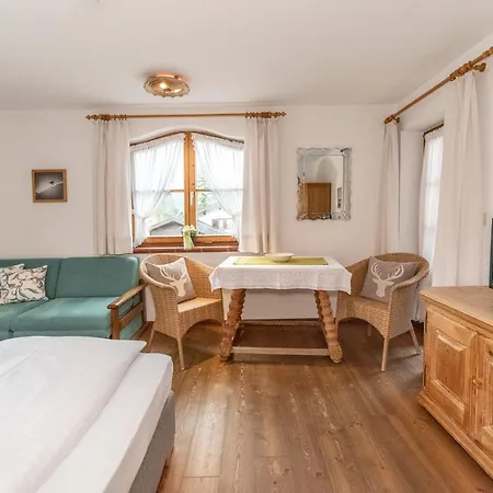 Gaestehaus Bergstueberl Konukevi 4*