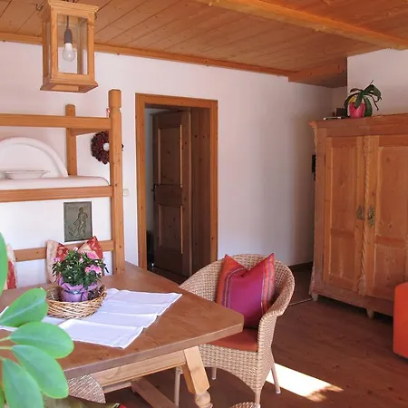 Gasthuis Gaestehaus Bergstueberl 4*