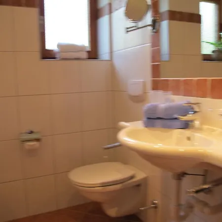 Konukevi Gaestehaus Bergstueberl 4*
