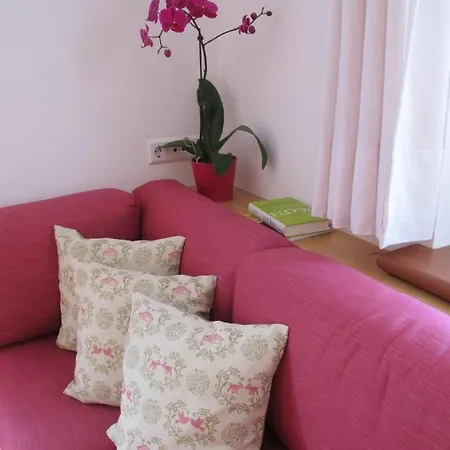 Konukevi Gaestehaus Bergstueberl 4*